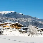 Lägenhet In Neukirchen With Mountain Views *