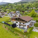 Lägenhet In Neukirchen With Mountain Views